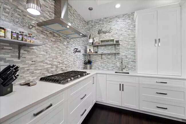 Photo - 1702 Clydesdale Ave