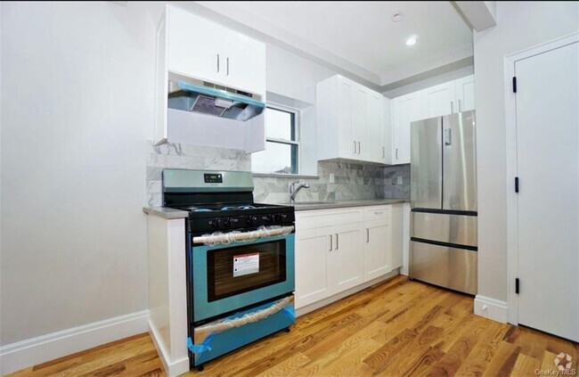 Building Photo - 91 E 54th St Unit 3L Rental