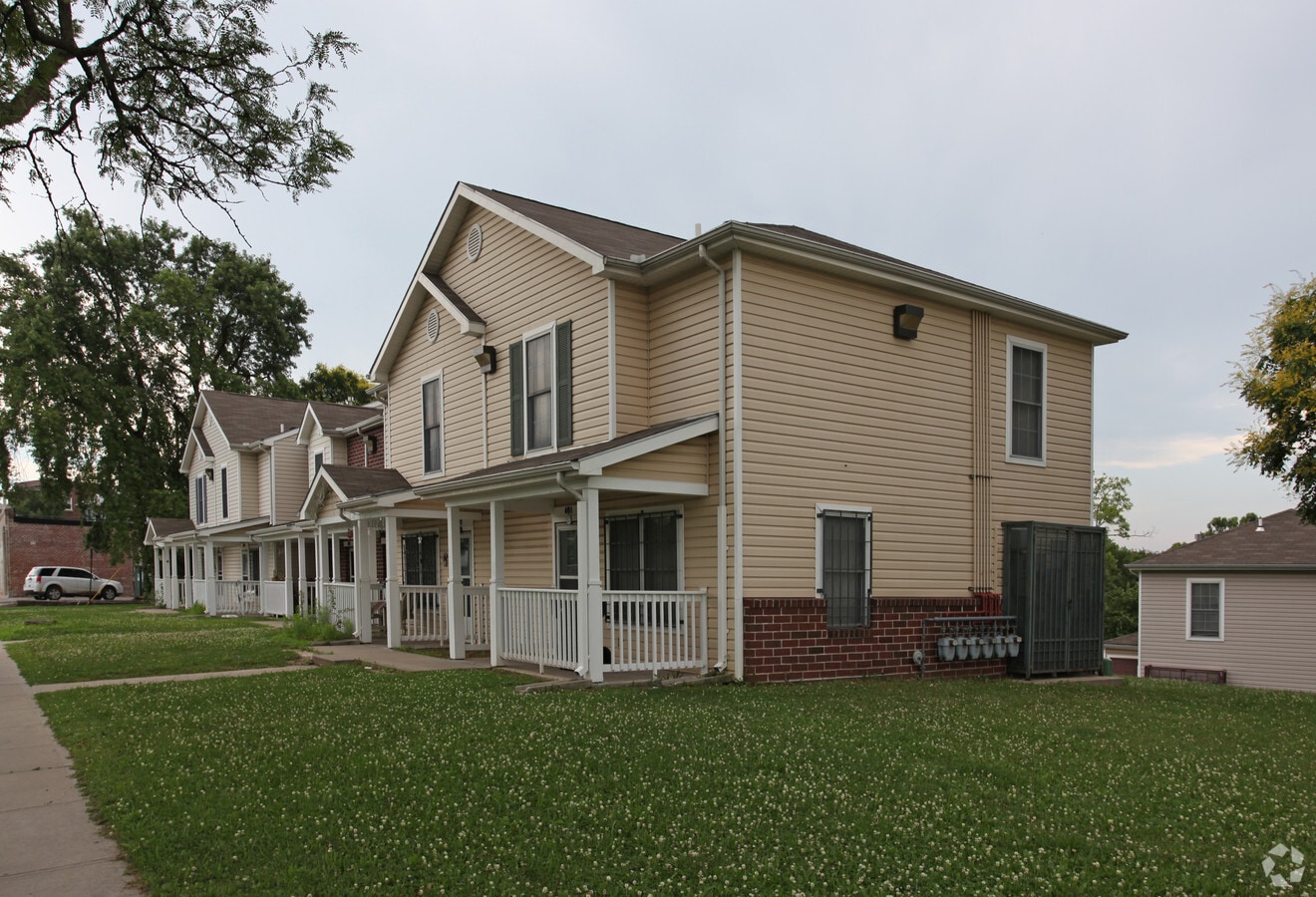 Photo - Guinotte Manor Apartments