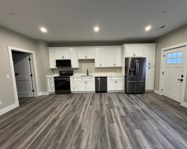 Kitchen - 243 Echo Lake Rd Unit B-1