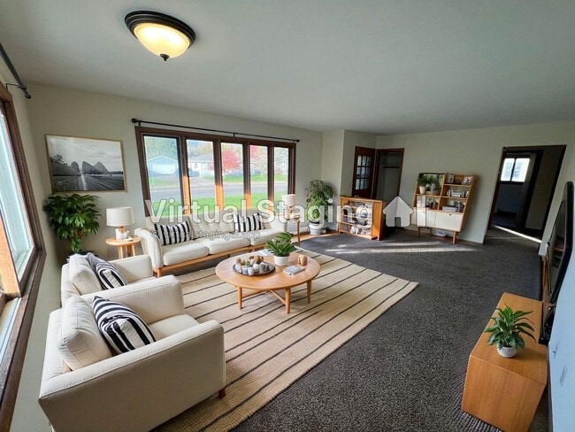 Building Photo - AVAILABLE JUNE 2025! HUGE 5 Bedroom, 2 Bath Home by UMD!