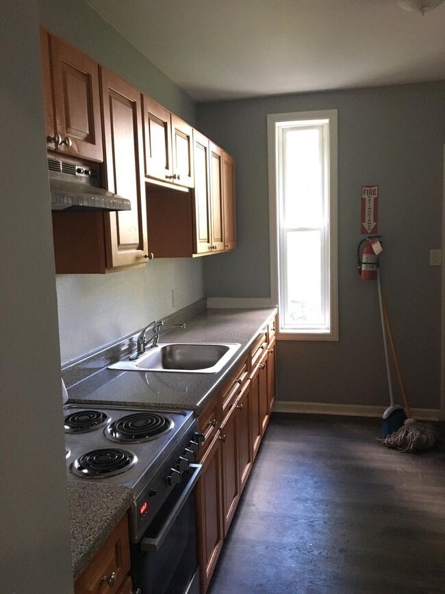 Building Photo - 746 Centre St Unit 746-1