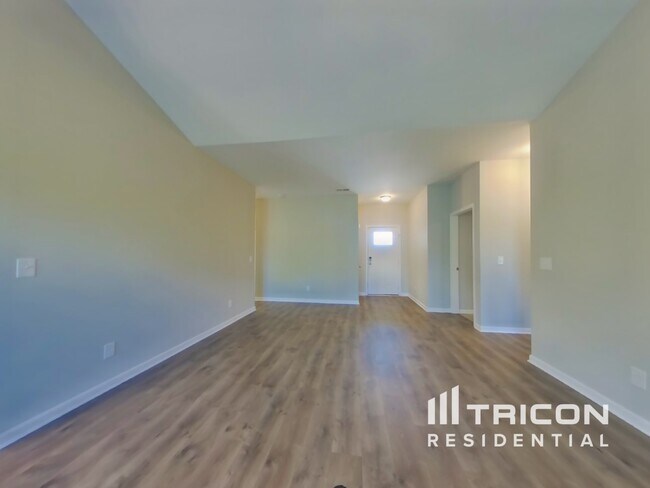 Photo - 746 W Coker Way