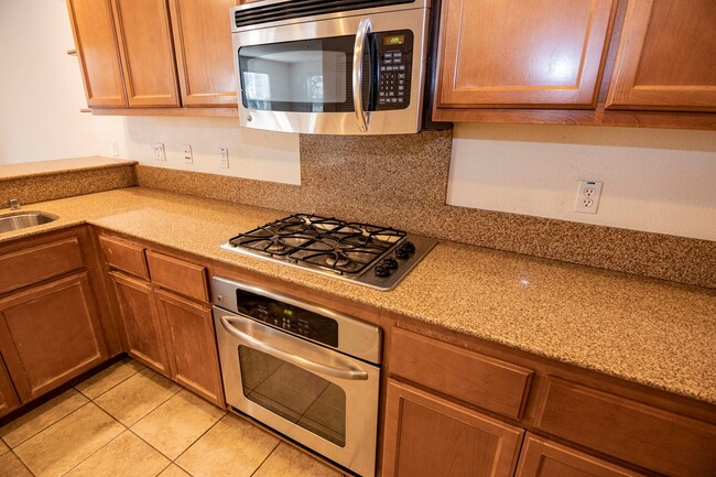 Photo - 947 Kestral Way