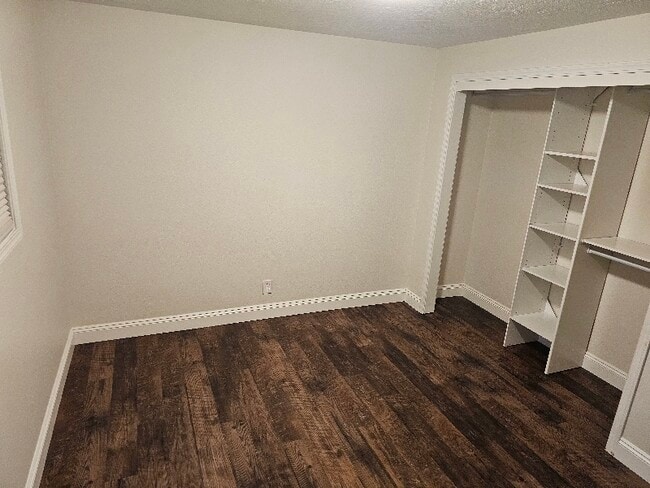 Photo - 905 Denise Ct SE