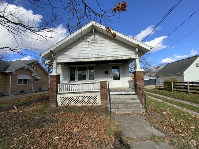 Building Photo - 411 W Voorhees St Rental