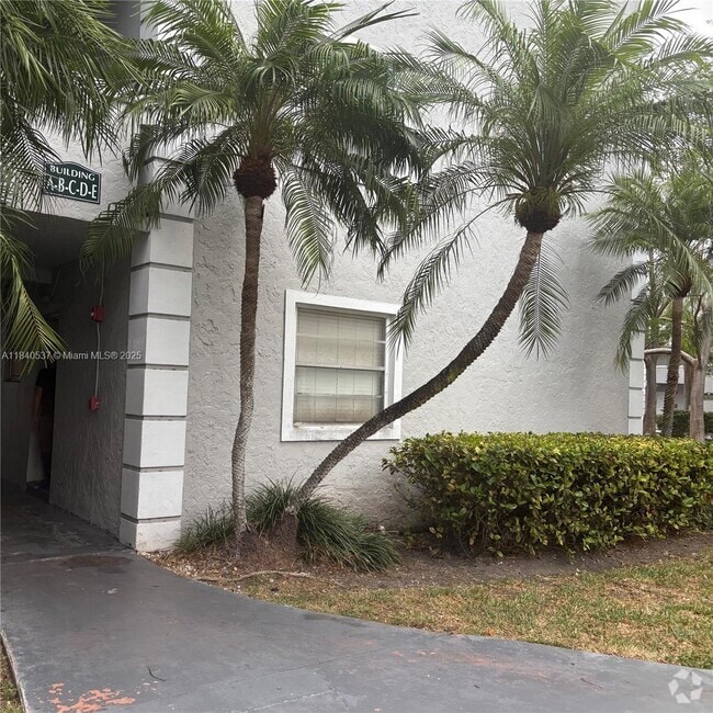 Building Photo - 17255 SW 95th Ave Unit 153 Rental