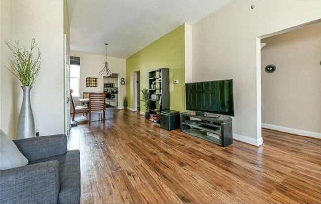 Photo - Gorgeous 3 bedroom townhome in Pittsburgh's Fineview Neighborhood