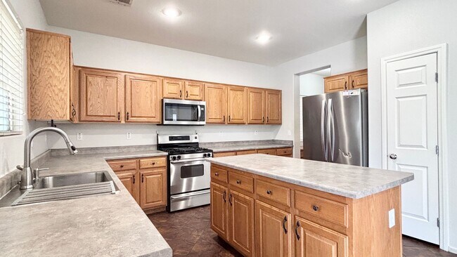 Photo - 2-story home with a Beautiful Sparkling Pool! Great floor plan!