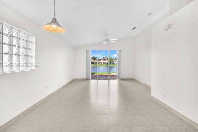 Photo - 16411 Sapphire Bend