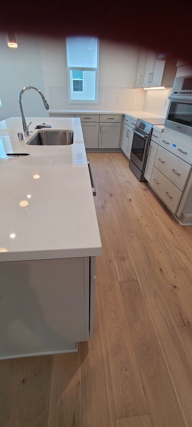 Gorgrous, long countertop - 5601 Linen Ct Townhome