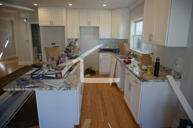 Parking Included, Laundry on a Site, Centr... - Parking Included, Laundry on a Site, Centr... Condo