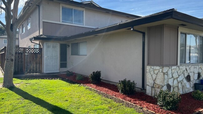 Building Photo - 1342 Shawn Dr Unit #2