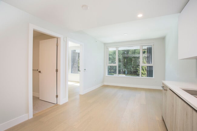 Photo - 211-423 6th St Unit 211