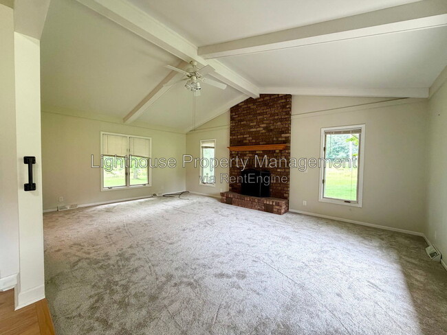 Photo - 6330 Kies St NE
