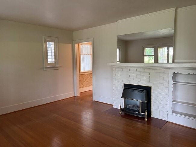 Photo - 4879 Collingwood St