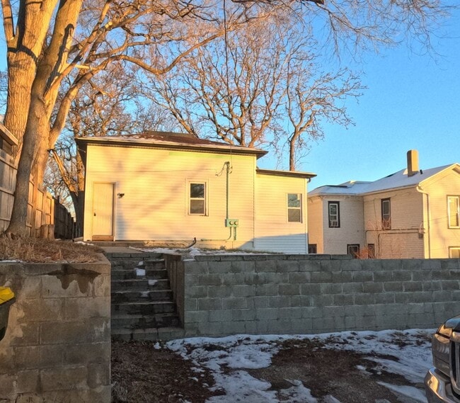 Photo - $950 Deposit $950 Rent