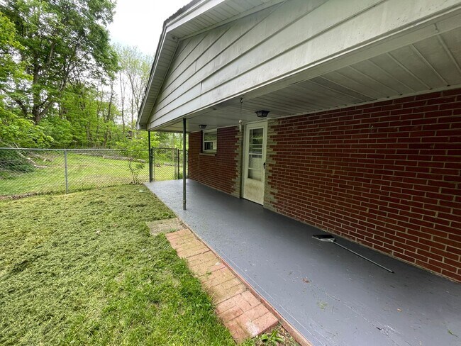 Photo - 3 Bedroom 2 Bath Ranch Home