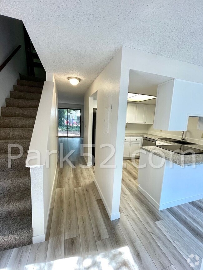 Building Photo - Remodeled 2 Bedroom Townhome! Unit #A