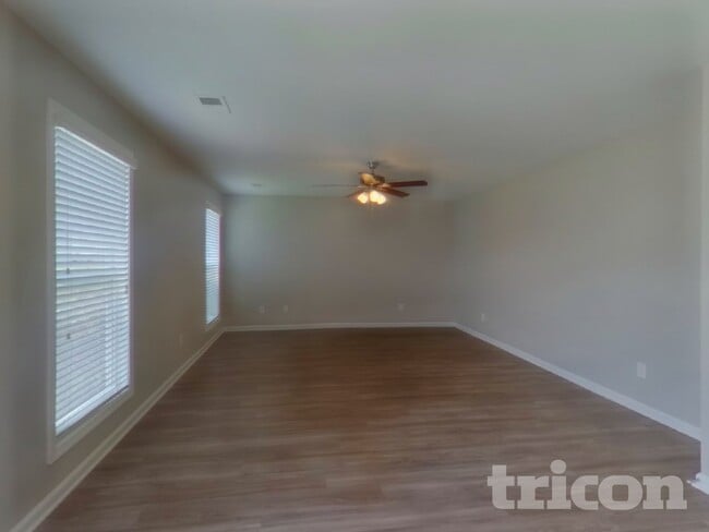 Photo - 831 Dovefield Ln