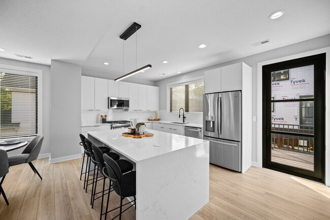 Photo - 4844 Ingersoll Ave