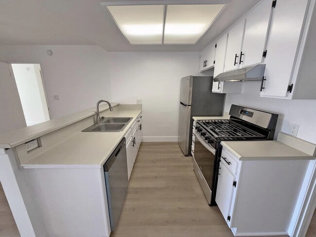 Photo - 1321 N Vista St Unit 204