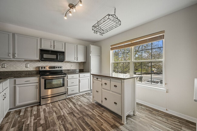 Photo - 142 Thames Dr