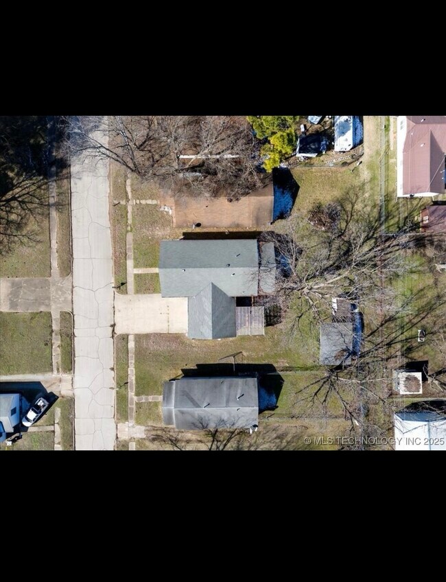 Photo - 1225 W 5th St