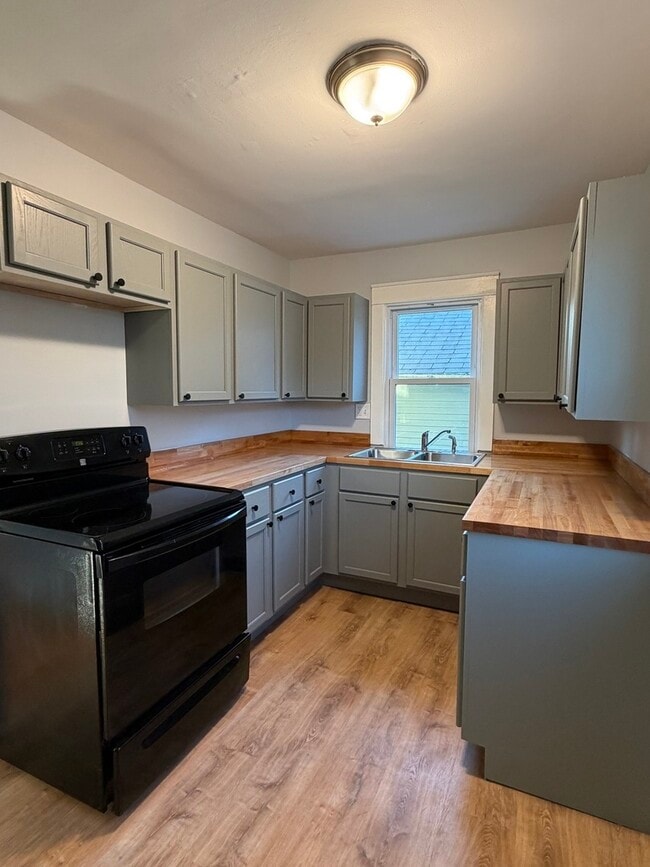 Photo - 349 W Illinois Ave