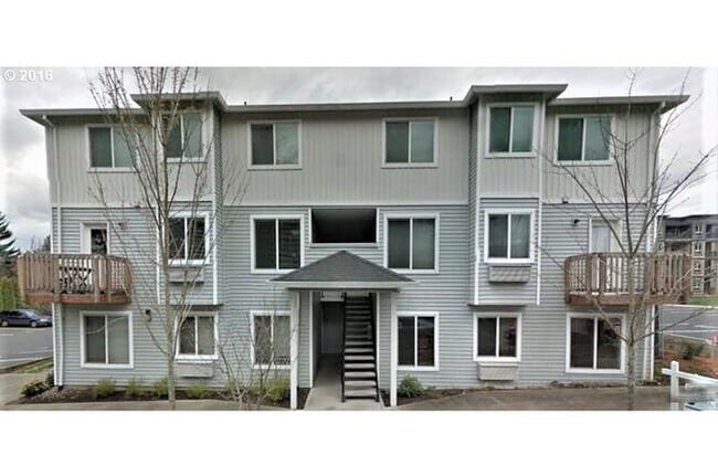 Building Photo - 2 bdrm, 1.5 ba, two story upper condo with...