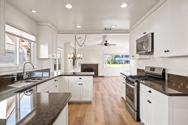 Photo - 413 N Paulina Ave