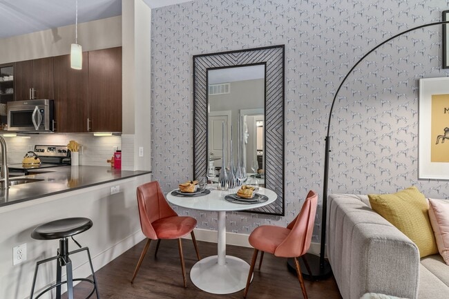 The Fairmount at Oak Lawn