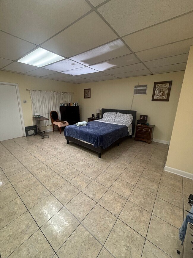 Photo - 3043 W Montrose Ave Unidad B