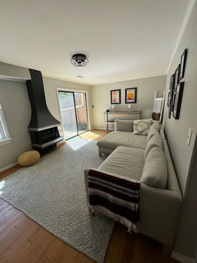 Photo - 204 Huntington Ln