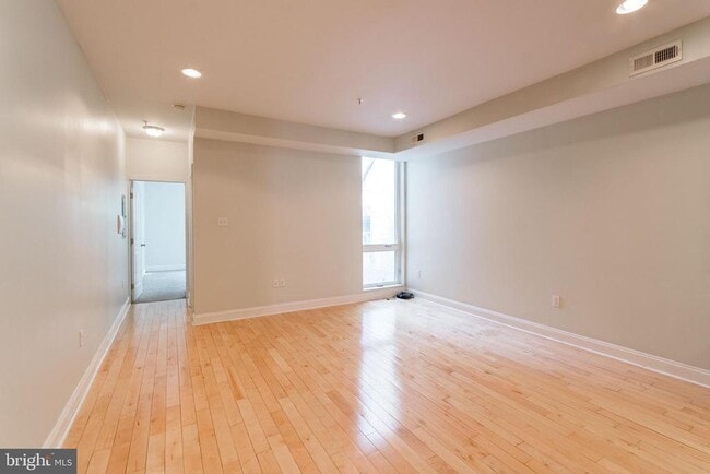 Building Photo - 321 N Preston St Unit 2 Rental