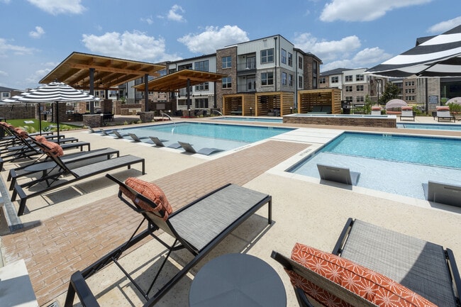 Lenox Grand West