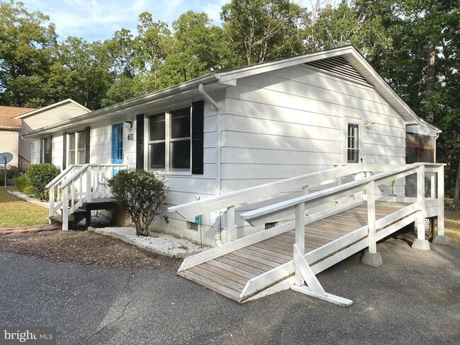 Photo - 611 Yorktown Blvd