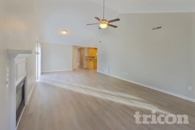 Photo - 113 Cobblestone Cir