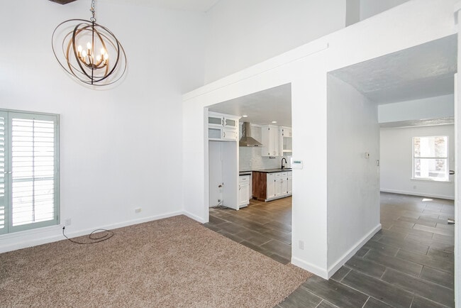 Photo - 908 Los Pinos Way