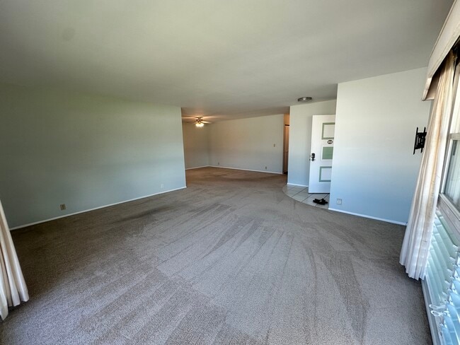 Photo - 1296 Kupau St