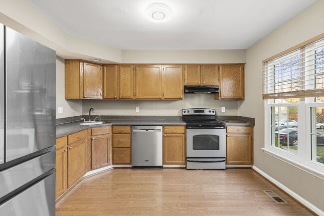 Photo - 335 Fullerton Pl