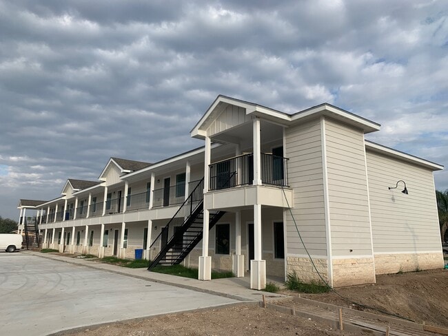 Building Photo - Kings Landing Apartments Unit 10