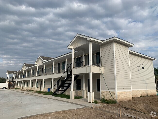 Building Photo - Kings Landing Apartments Unit 10
