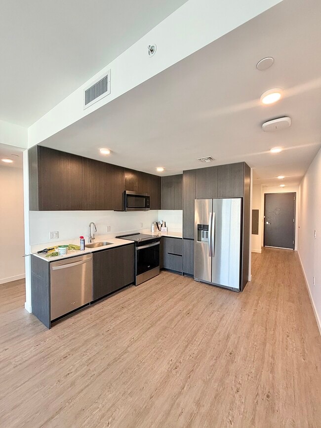 Building Photo - 2000 N Bayshore Dr Unit 2006