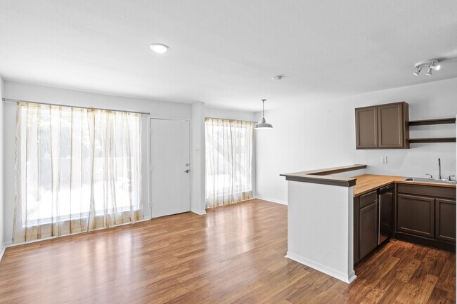 Photo - 1408 Hughes St Unit 4