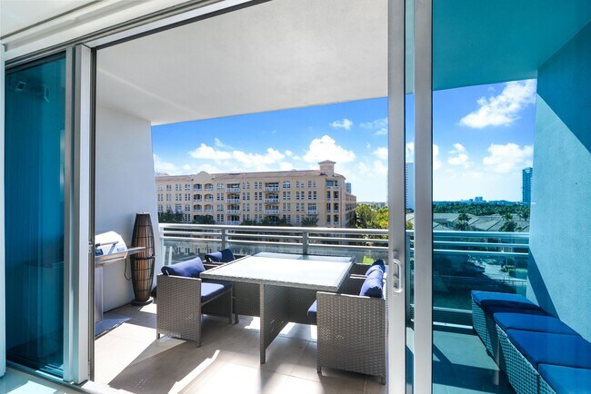 Photo - 2950 NE 188th St Unidad # 411