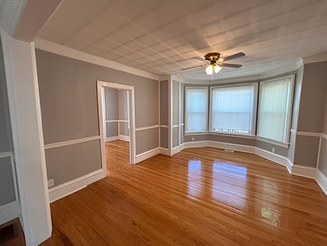 Spacious 4 Bed, 1.5 Bath Home with Central... - Spacious 4 Bed, 1.5 Bath Home with Central...
