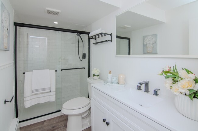 Photo - 4194 Packard St