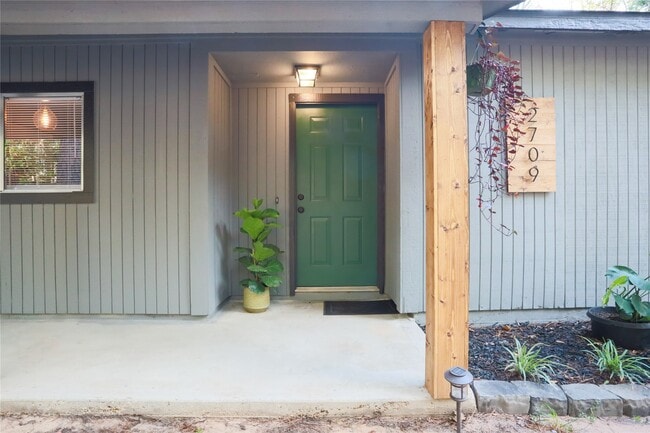 Building Photo - 2709 S Millbend Dr Rental