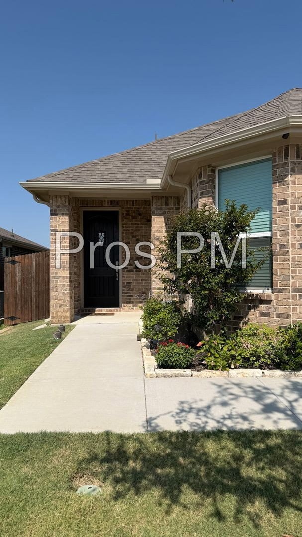 Photo - 2104 Blackcap St